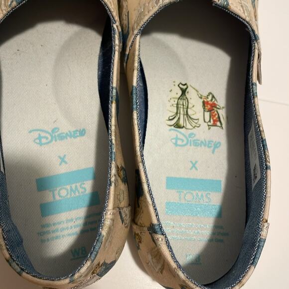 Disney x Toms NWT Women's 8 Pink Sleeping Beauty Printed Canvas Slip On Shoe - Picture 3 of 7